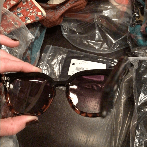 NEW! Rare Quay Noosa POLARIZED sunnies main image 5